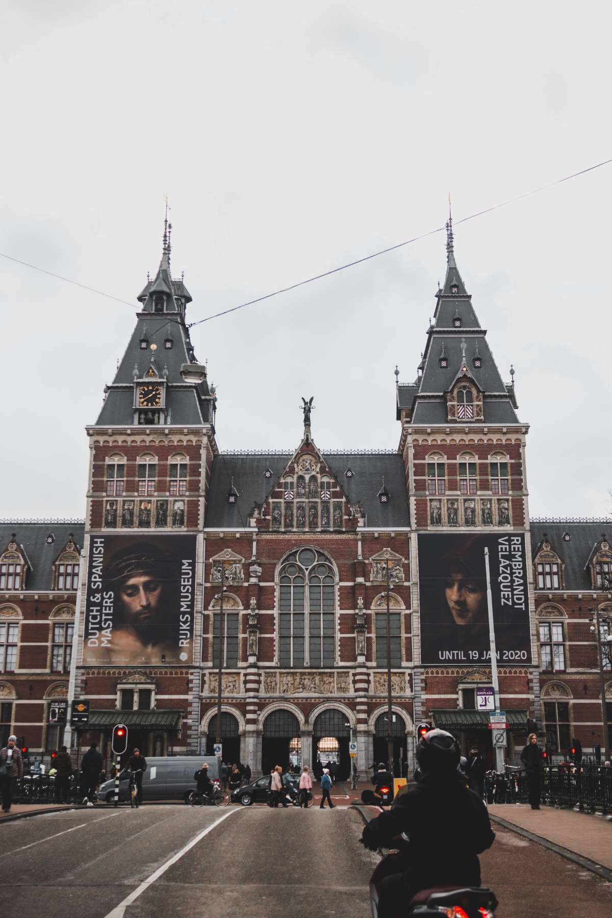 rijksmuseum amsterdam premio visitante 10 millones rembrant ronda noche museo cultura inquieta angelo abear