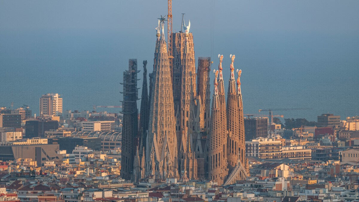 sagrada familia skyline barcelona
