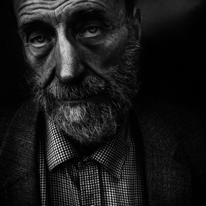 Retratos fotográficos en blanco y negro de personas sin hogar de Lee Jeffries.