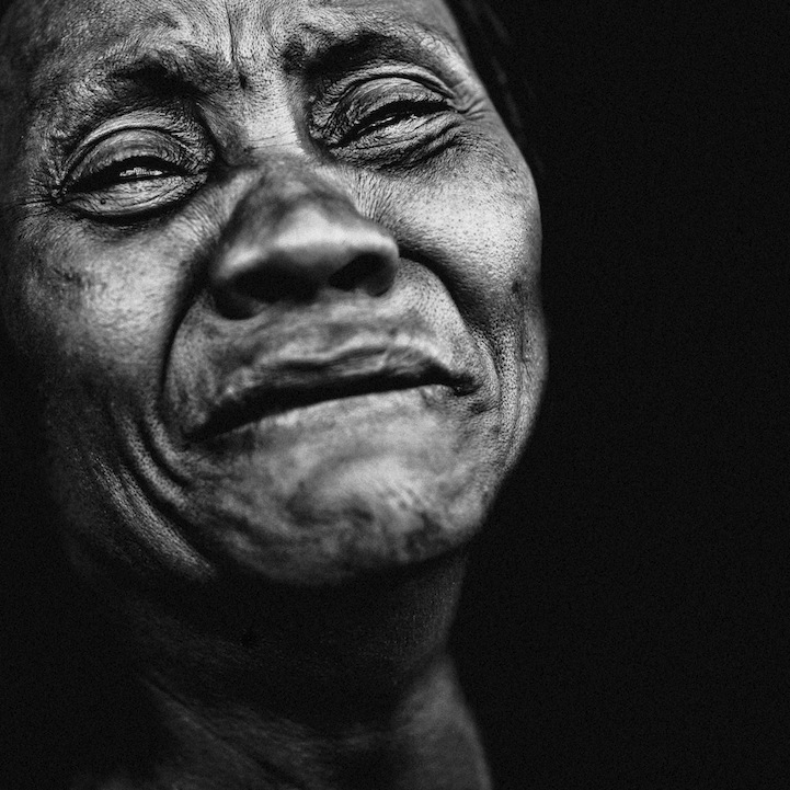 Retratos fotográficos en blanco y negro de personas sin hogar de Lee Jeffries.