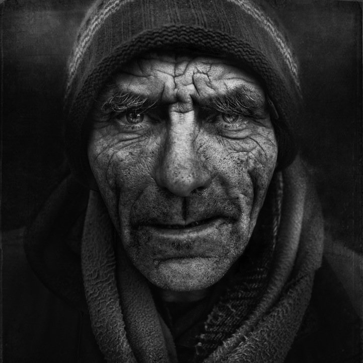 Retratos fotográficos en blanco y negro de personas sin hogar de Lee Jeffries.