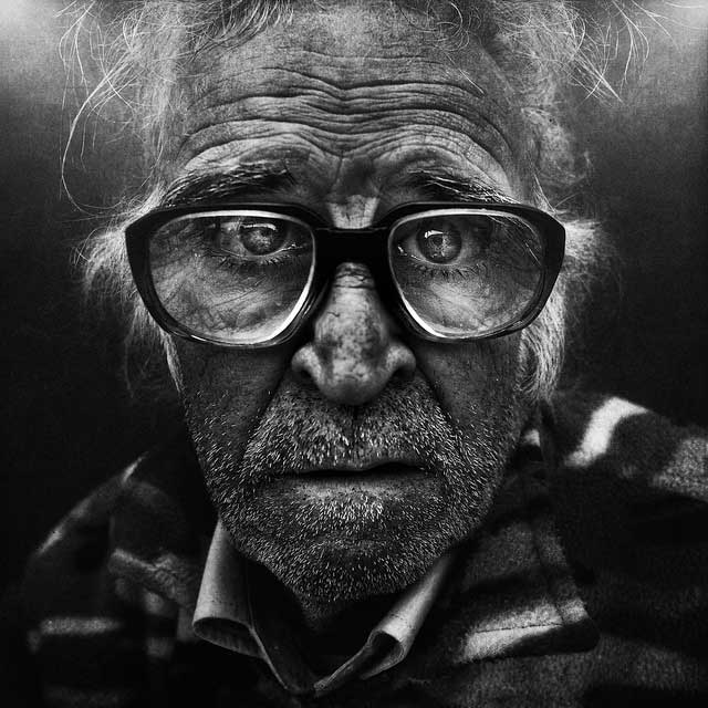 Retratos fotográficos en blanco y negro de personas sin hogar de Lee Jeffries.