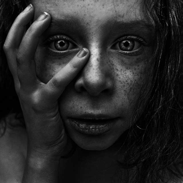 Retratos fotográficos en blanco y negro de personas sin hogar de Lee Jeffries.