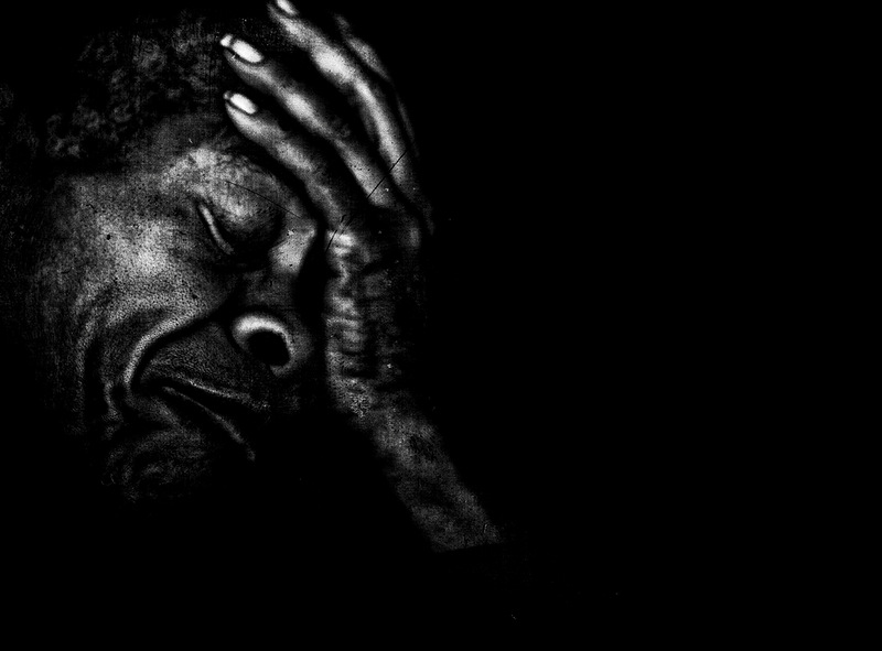 Retratos fotográficos en blanco y negro de personas sin hogar de Lee Jeffries.