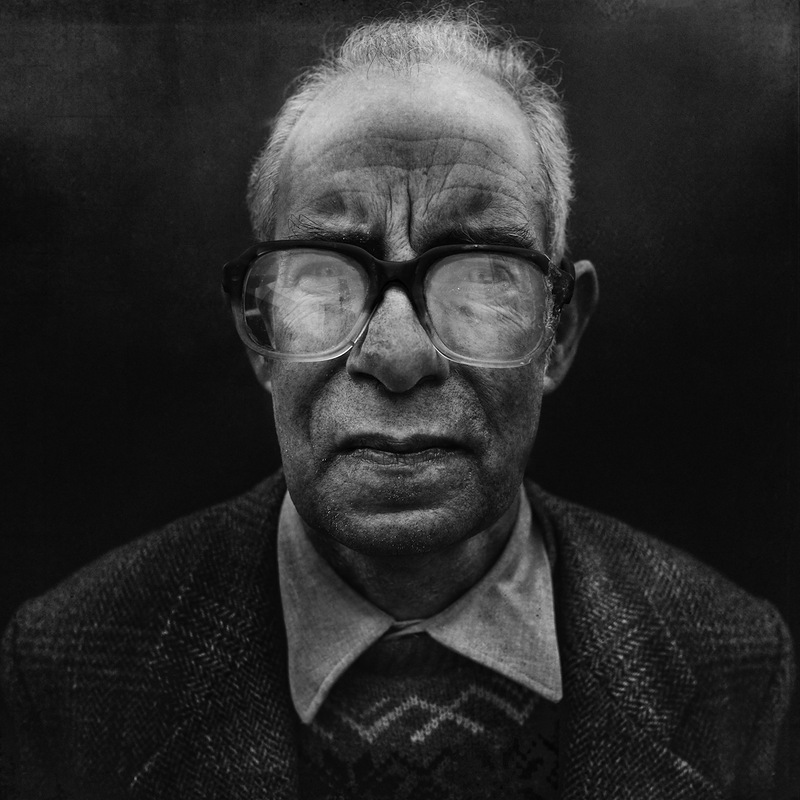 Retratos fotográficos en blanco y negro de personas sin hogar de Lee Jeffries.