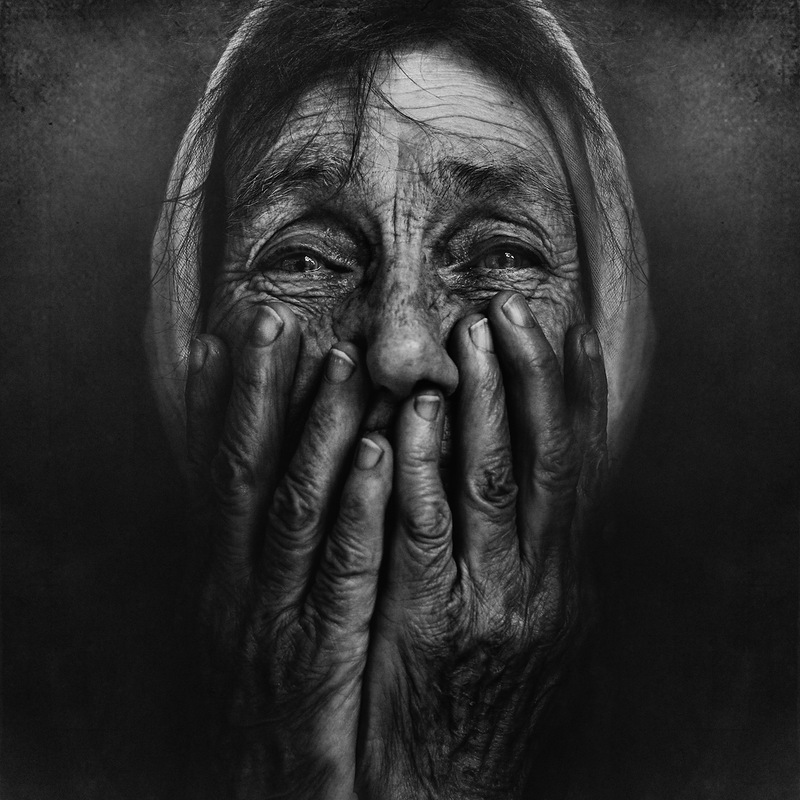 Retratos fotográficos en blanco y negro de personas sin hogar de Lee Jeffries.