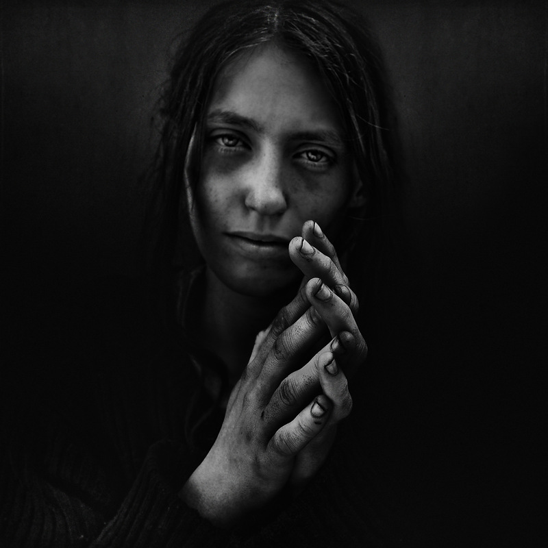 Retratos fotográficos en blanco y negro de personas sin hogar de Lee Jeffries.