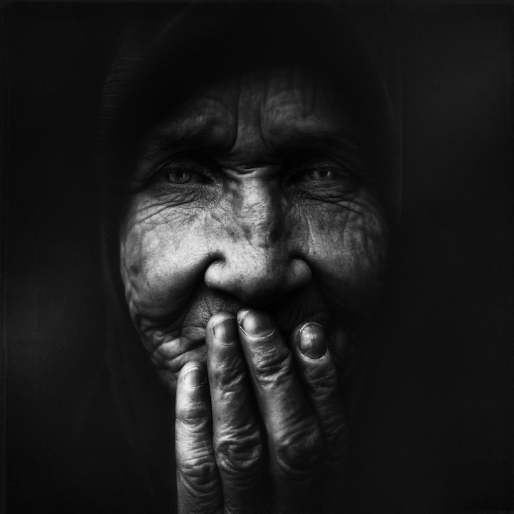 Retratos fotográficos en blanco y negro de personas sin hogar de Lee Jeffries.