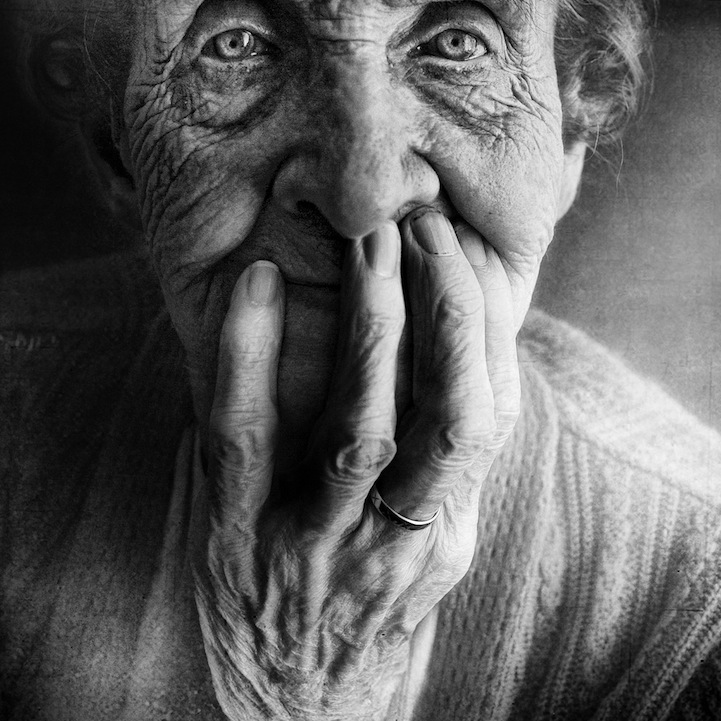 Retratos fotográficos en blanco y negro de personas sin hogar de Lee Jeffries.
