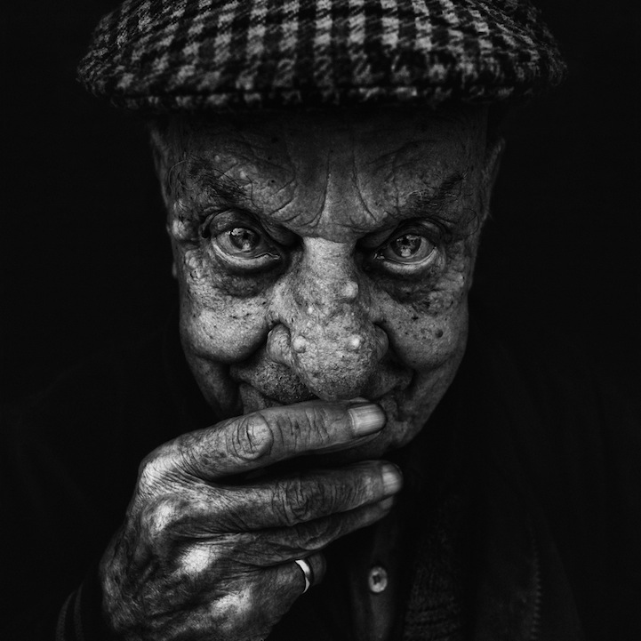 Retratos fotográficos en blanco y negro de personas sin hogar de Lee Jeffries.