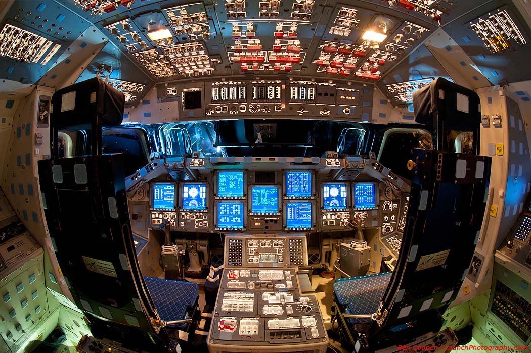 Endeavour_flight_deck