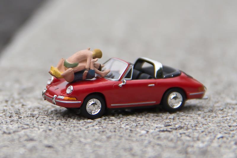 Mr. Peluche escena de sexo en miniatura
