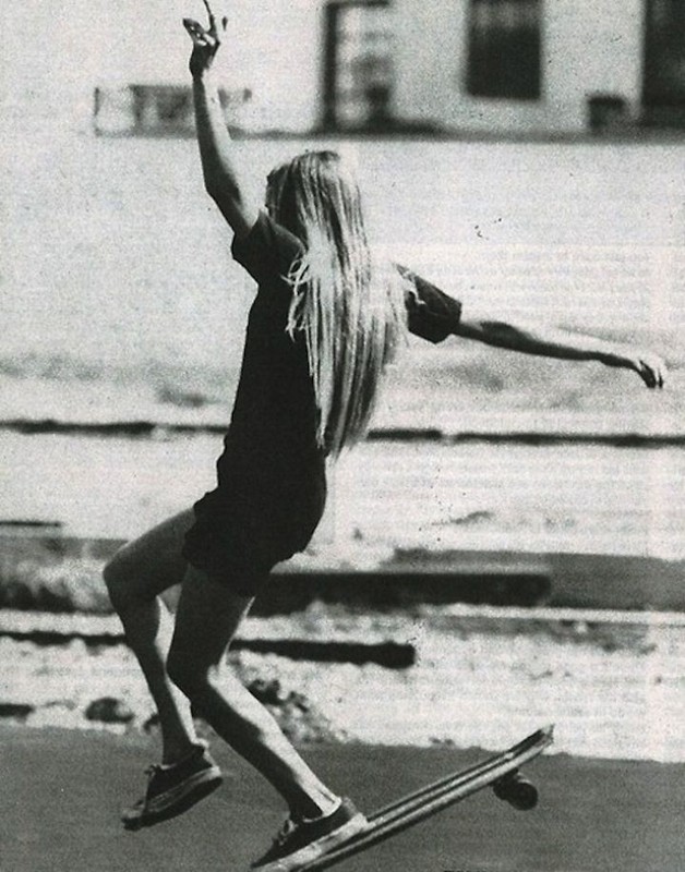 Chica skater de los años 70