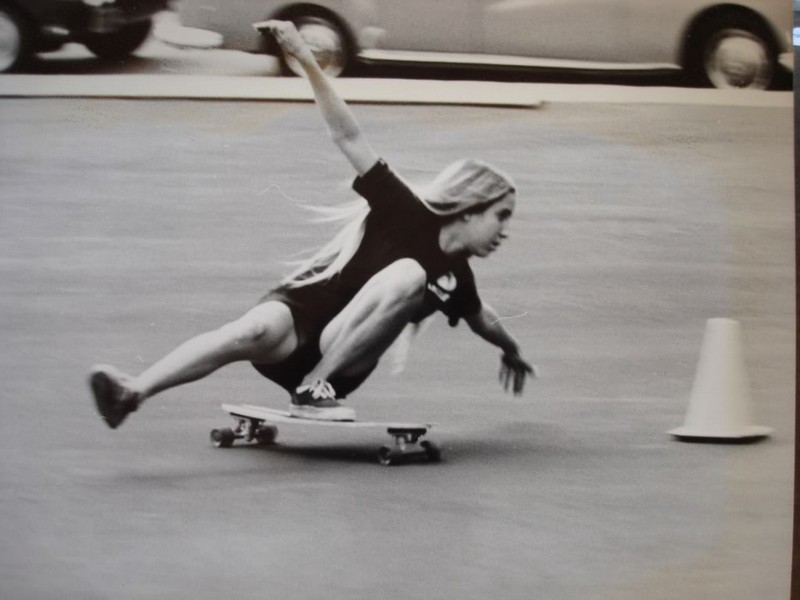Chica skater de los años 70