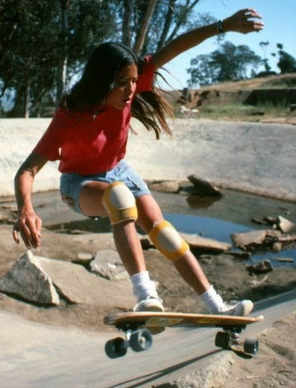 Chica skater de los años 70