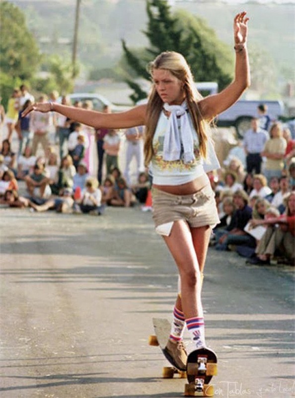 Chica skater de los años 70