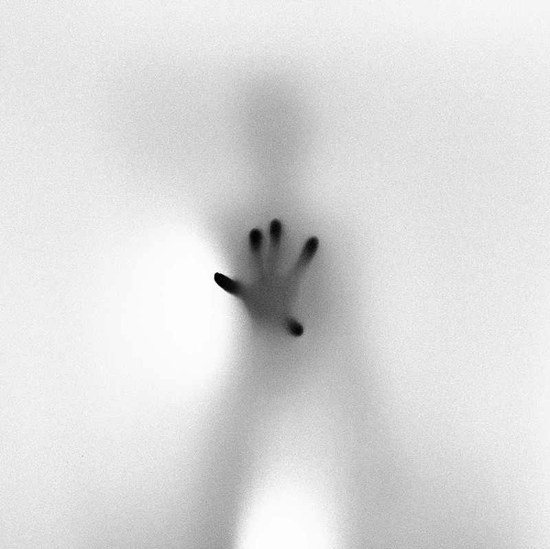 Una mano difuminada