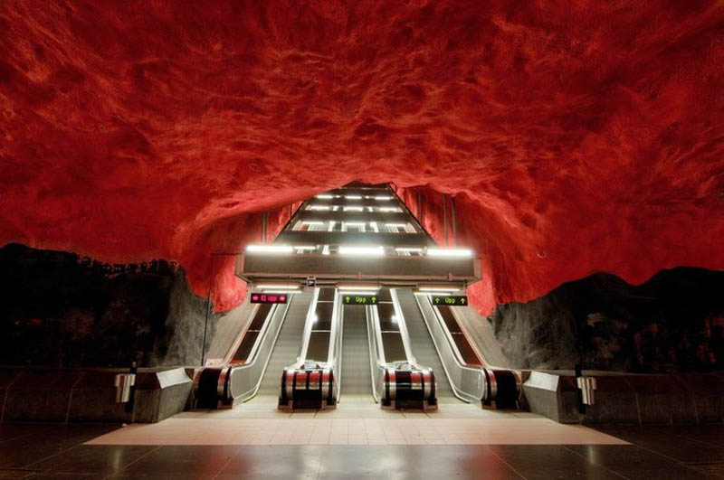 Pintura en el metro de Estocolmo