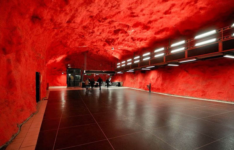 Pintura en el metro de Estocolmo