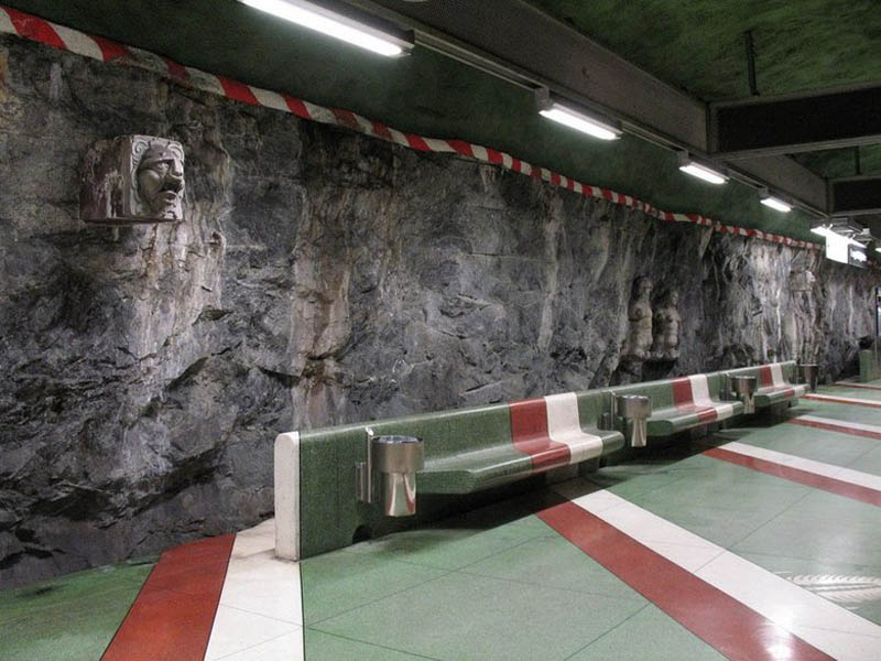Pintura en el metro de Estocolmo