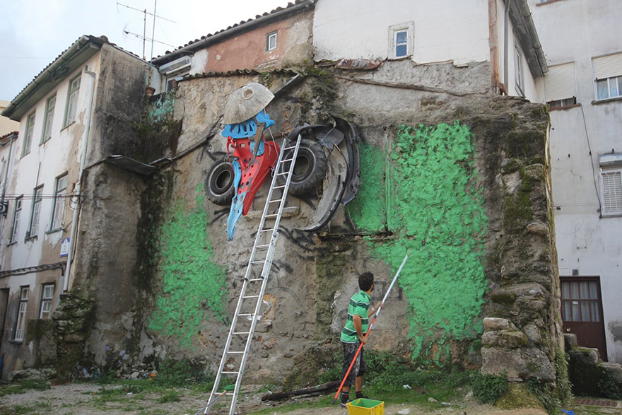 Artur Bordalo street art búho