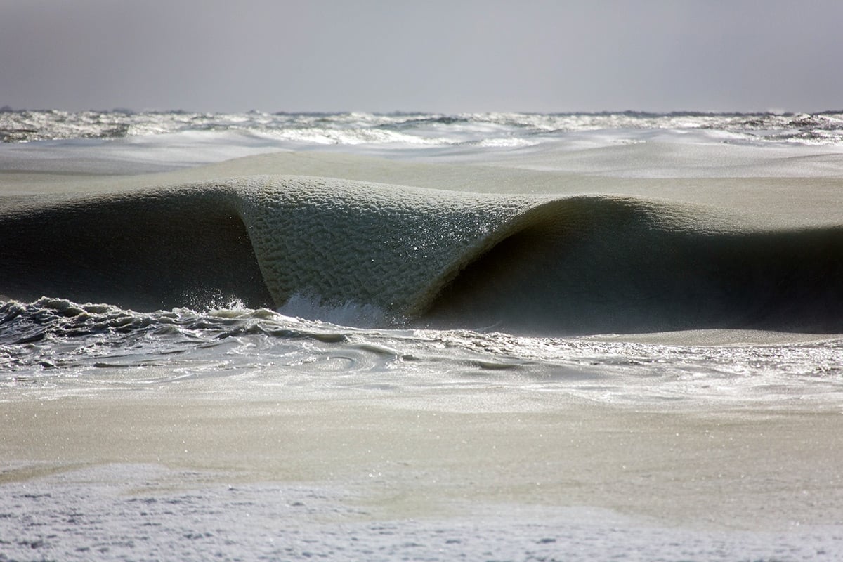 Granizado de olas en el océano