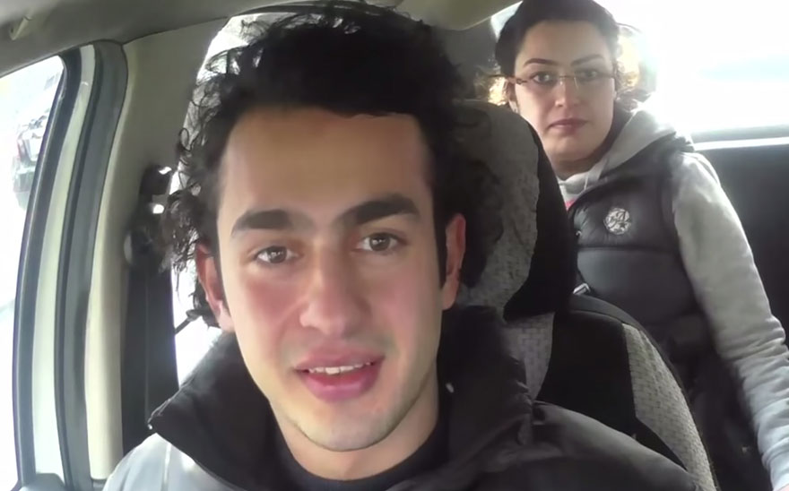 town-learns-sign-language-deaf-muharrem-samsung-video-call-center-11