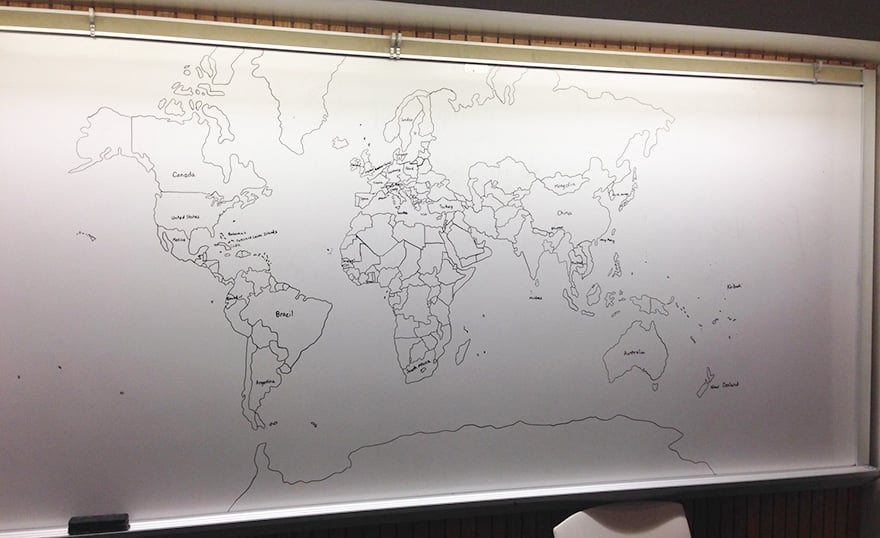 Un niño autista de 11 años dibuja de memoria un mapamundi completo y muy detallado