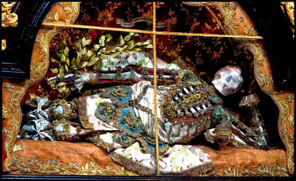 Paul Koudounaris, esqueleto joyas