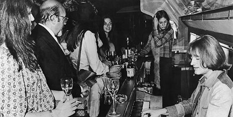 Led Zeppelin private jet6