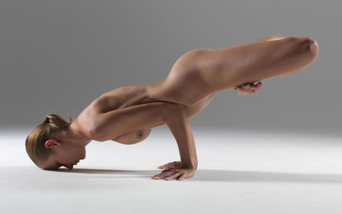 Petter Hegre serie fotográfica Naked Yoga