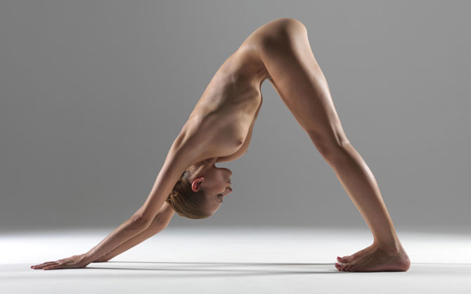 Petter Hegre serie fotográfica Naked Yoga