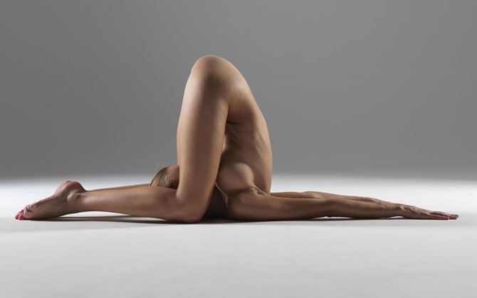 Petter Hegre serie fotográfica Naked Yoga