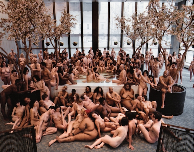Fotografía de Spencer Tunick en una de sus instalaciones.