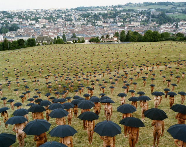 Fotografía de Spencer Tunick en una de sus instalaciones.