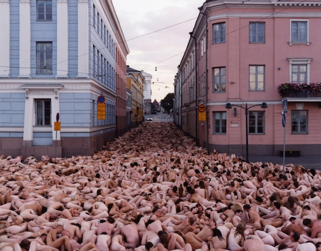Fotografía de Spencer Tunick en una de sus instalaciones.
