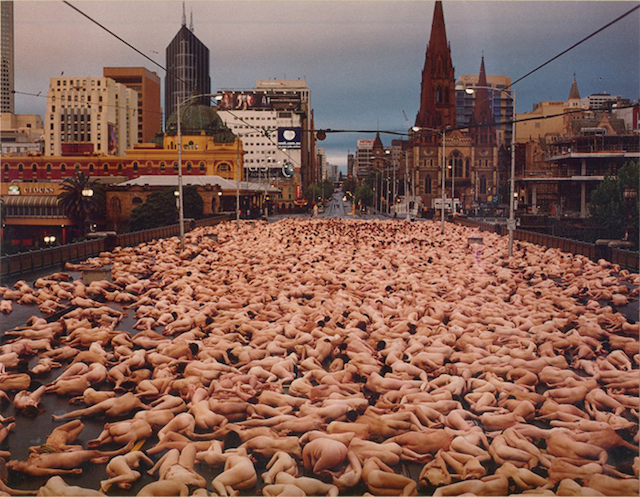 Fotografía de Spencer Tunick en una de sus instalaciones.