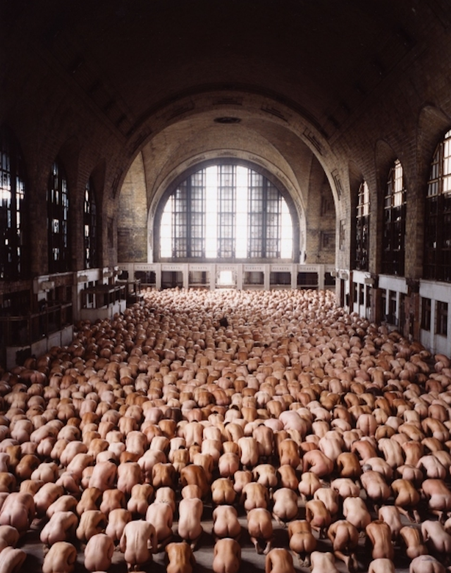 Fotografía de Spencer Tunick en una de sus instalaciones.