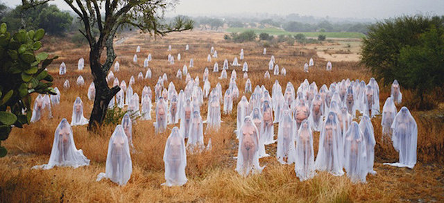 Fotografía de Spencer Tunick en una de sus instalaciones.
