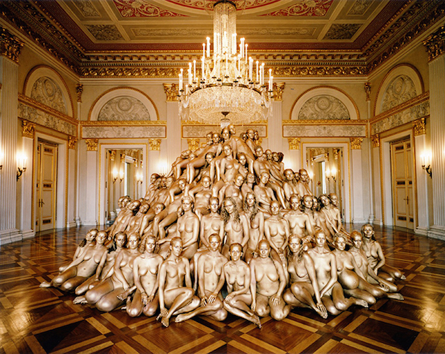 Fotografía de Spencer Tunick en una de sus instalaciones.