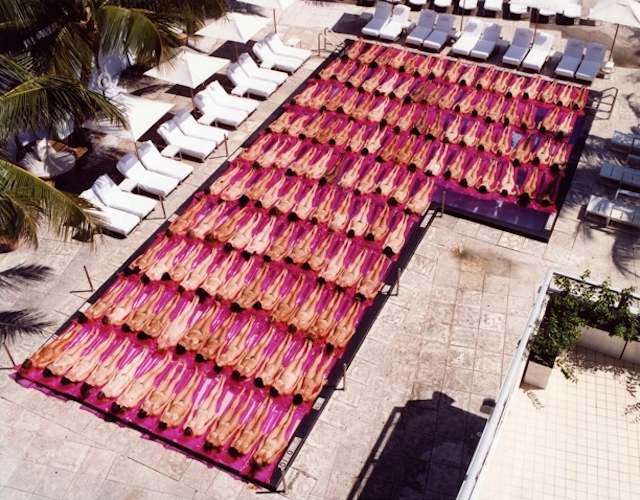 Fotografía de Spencer Tunick en una de sus instalaciones.