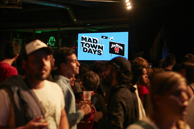 JIM BEAM Bomba Estereo 22