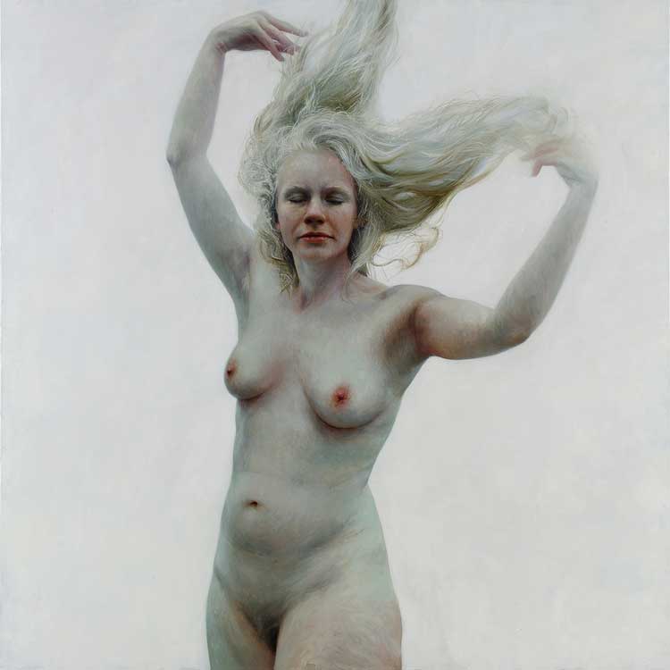Pintura de una mujer desnuda tocándose el pelo por la pintora Aleah Chapin