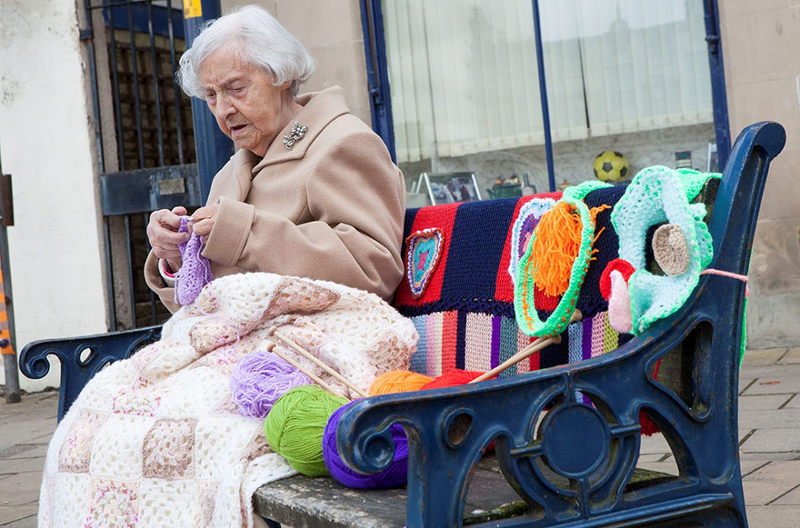 Grace Brett intervencion urbana guerrilla Yarn-Bombs