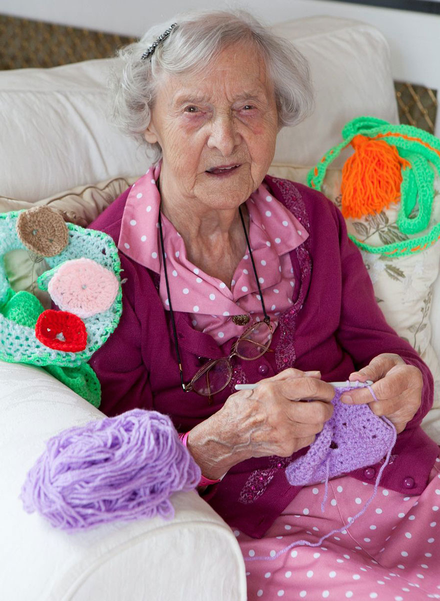 Grace Brett intervencion urbana guerrilla Yarn-Bombs6
