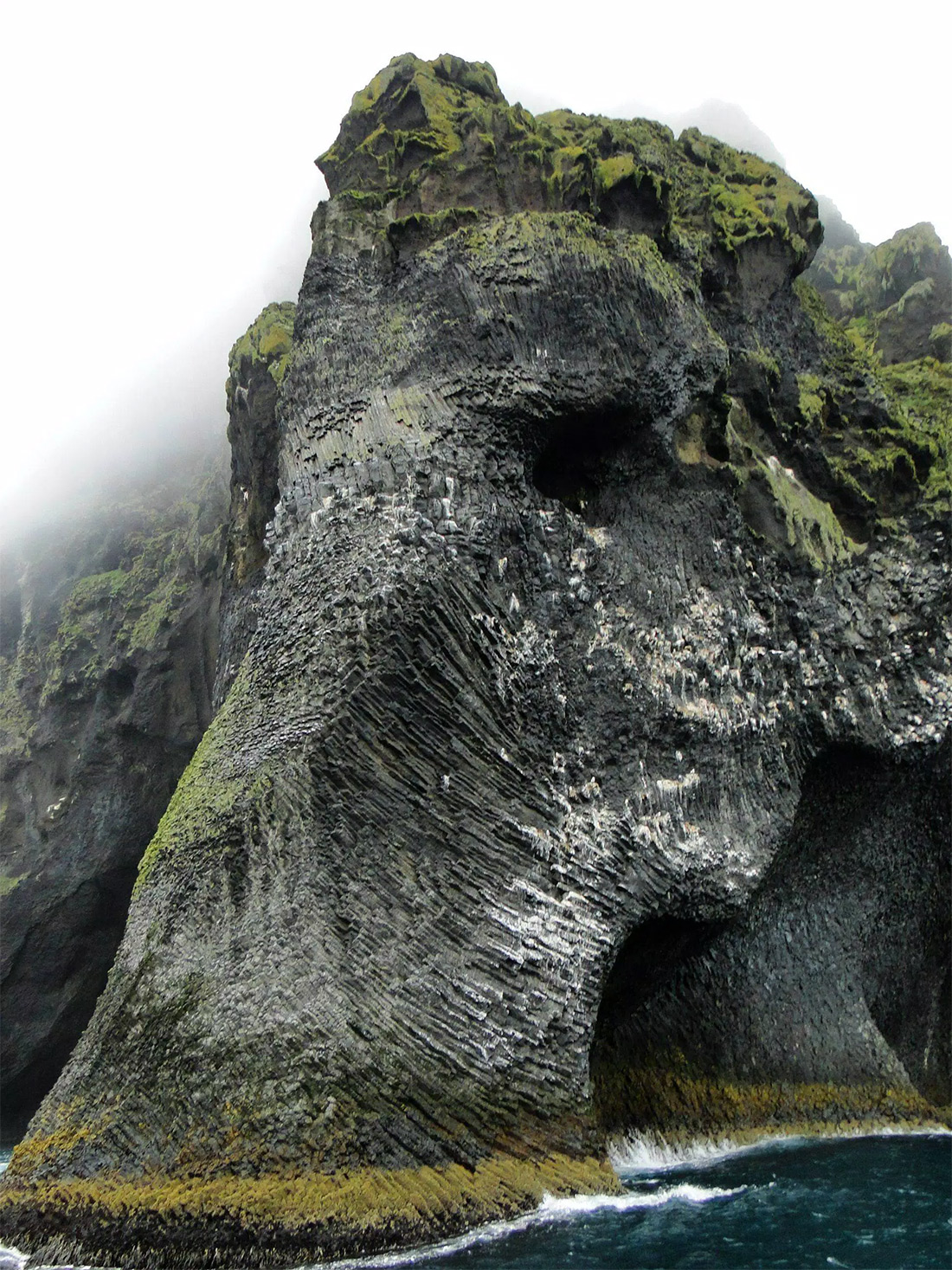 Heimaey elephant elefante cabeza roca