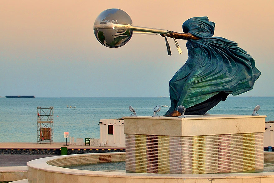 Lorenzo Quinn madre naturaleza escultura2