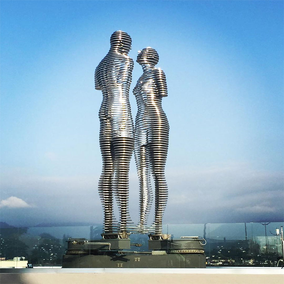 The Statue of Love estatua del amor Azerbaijani Cultura Inquieta2