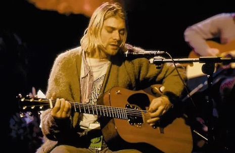 Kurt Cobain con su famoso jersey, en el MTV: Unplugged, 1993.