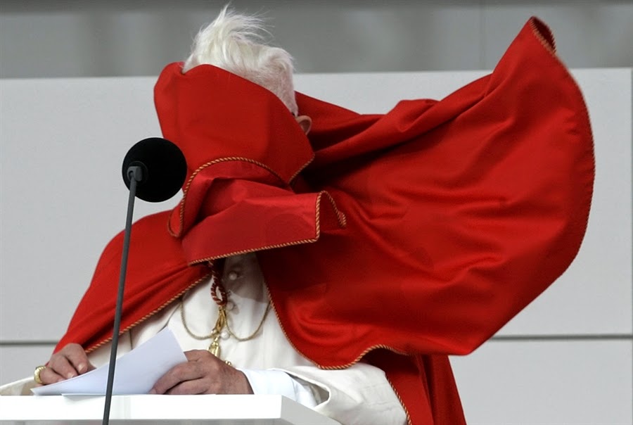 Pope papa wind viento12